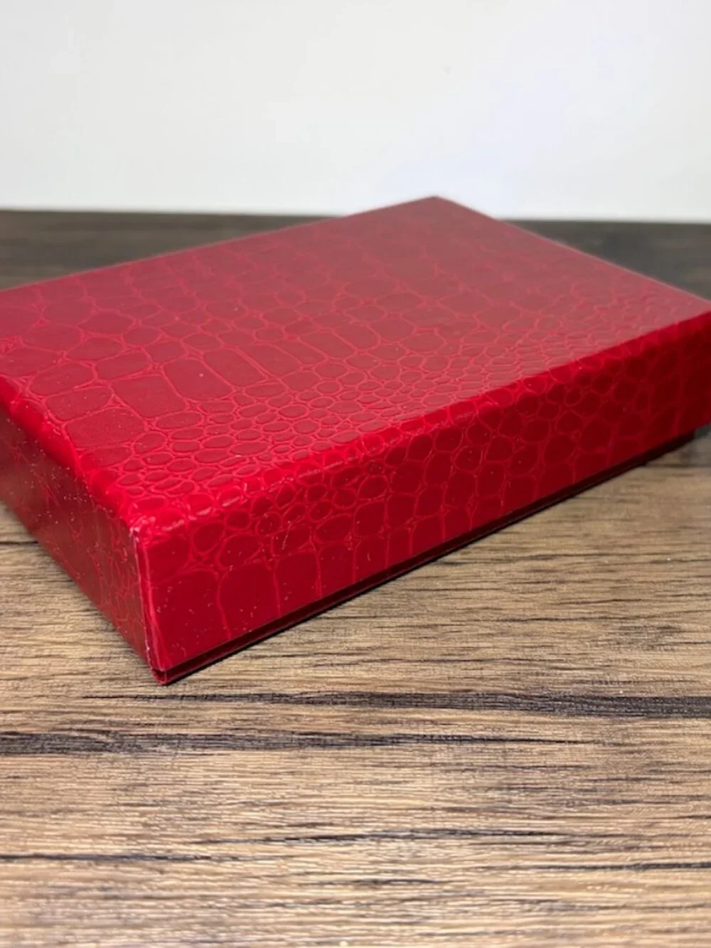Red Croco Pattern Paper Gift Box with Gold Foil interior